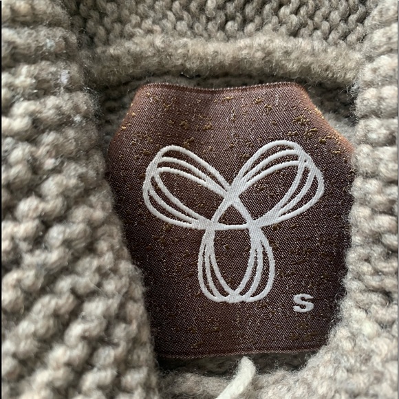 TNA / Aritzia wool sweater - Picture 3 of 4
